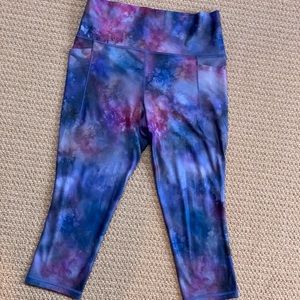 Athleta Salutation stash pocket capri II